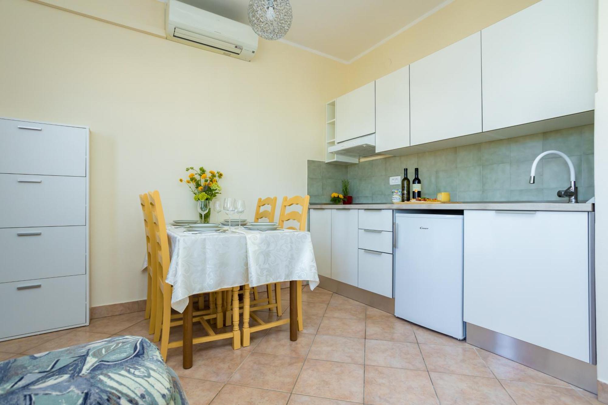Apartments And Rooms Kod Keti Malinska Εξωτερικό φωτογραφία