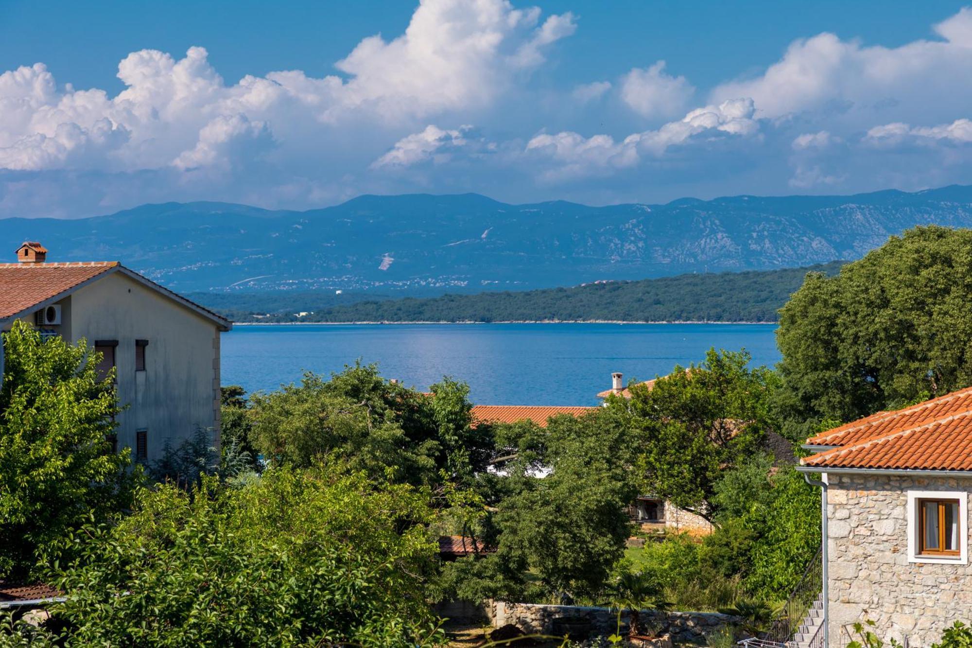 Apartments And Rooms Kod Keti Malinska Εξωτερικό φωτογραφία