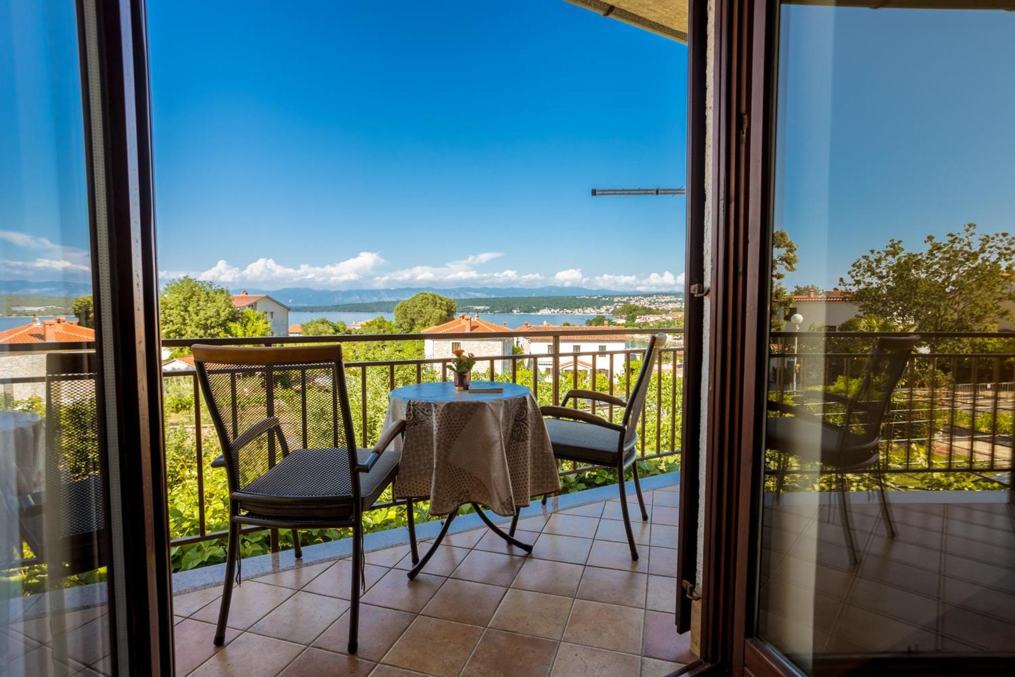 Apartments And Rooms Kod Keti Malinska Εξωτερικό φωτογραφία