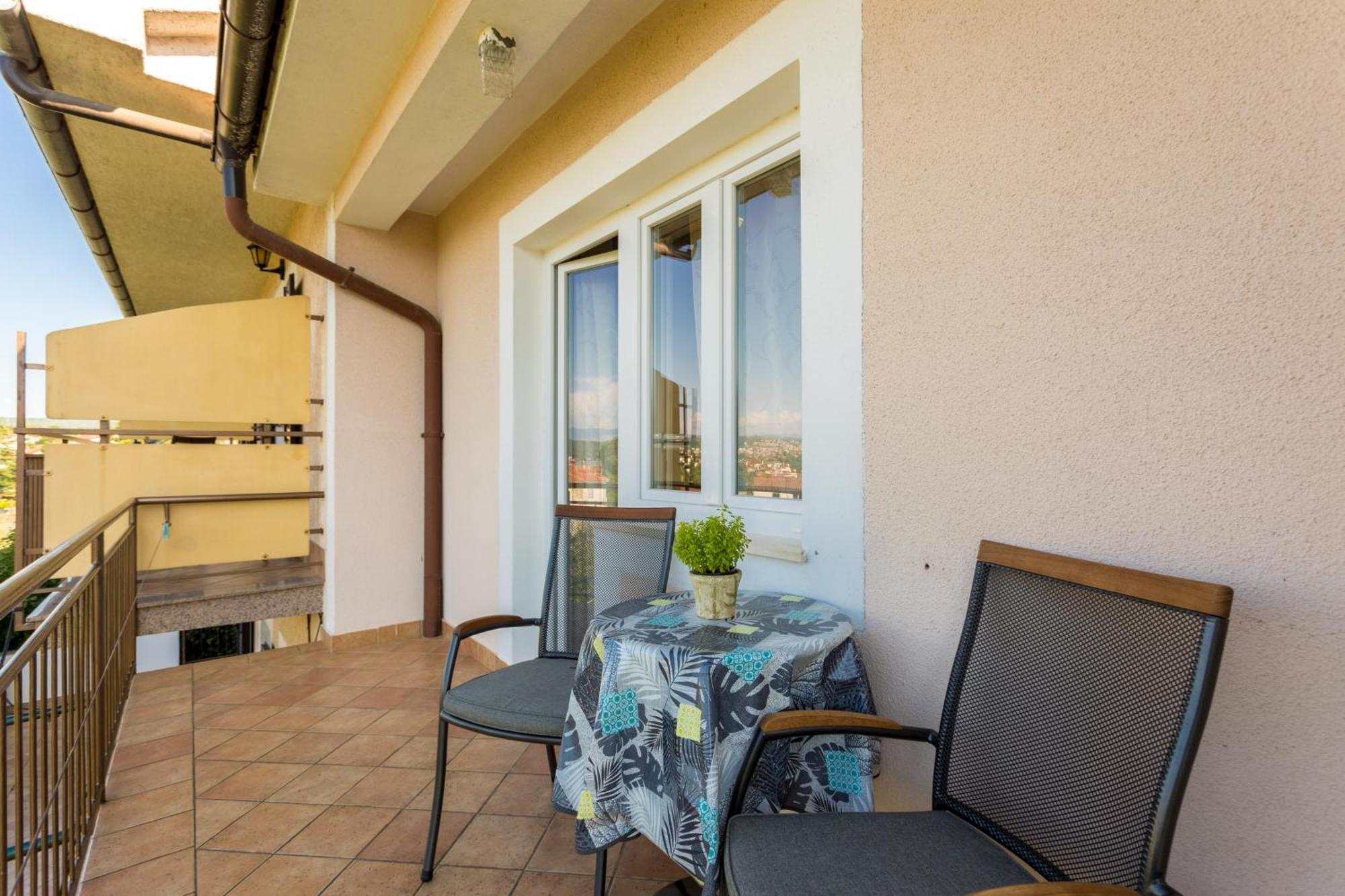 Apartments And Rooms Kod Keti Malinska Εξωτερικό φωτογραφία