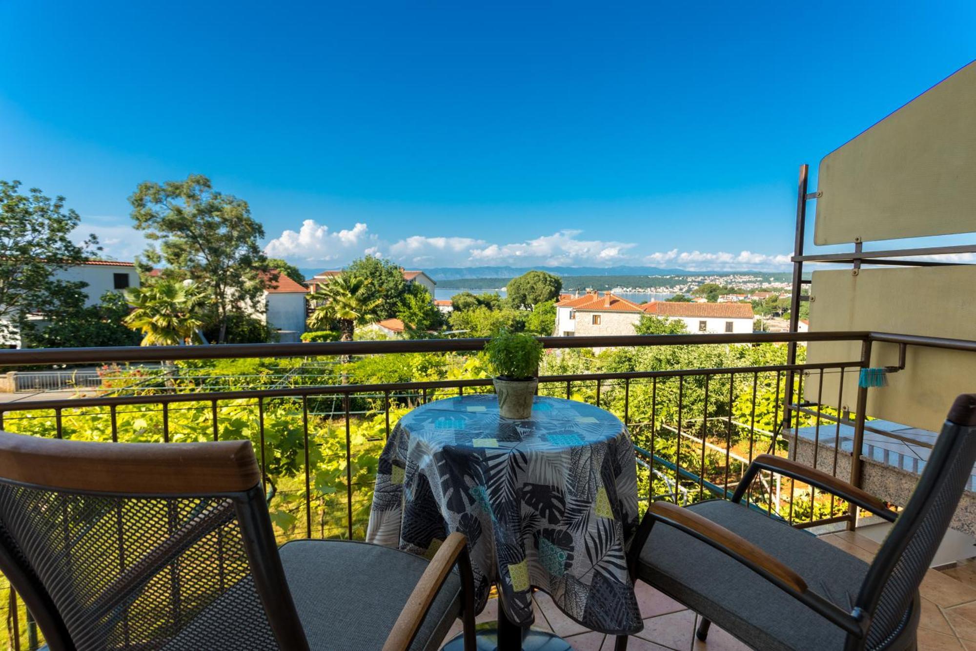 Apartments And Rooms Kod Keti Malinska Εξωτερικό φωτογραφία