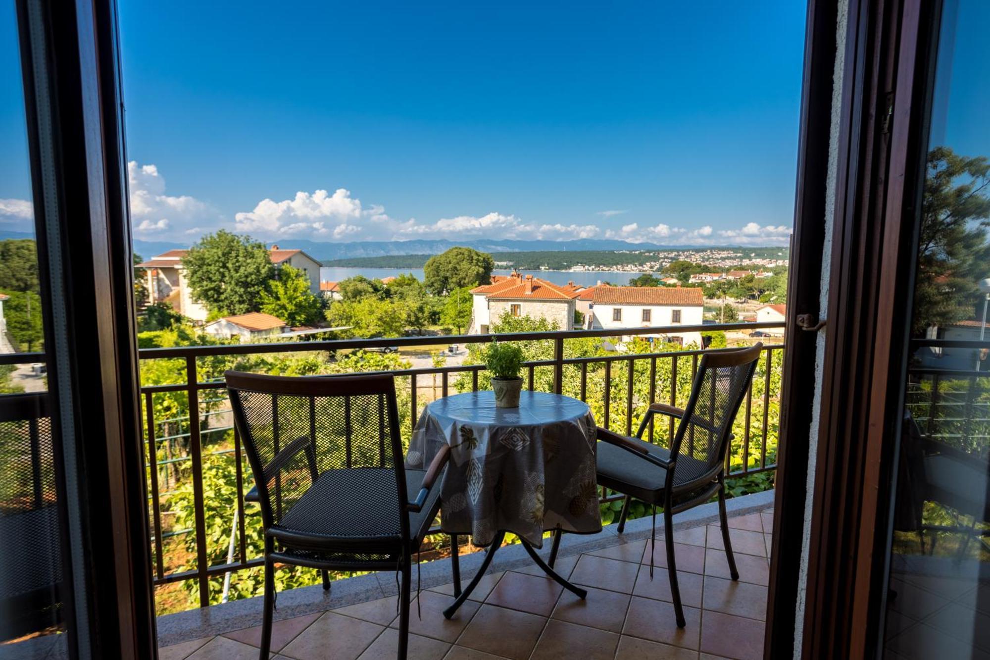 Apartments And Rooms Kod Keti Malinska Εξωτερικό φωτογραφία