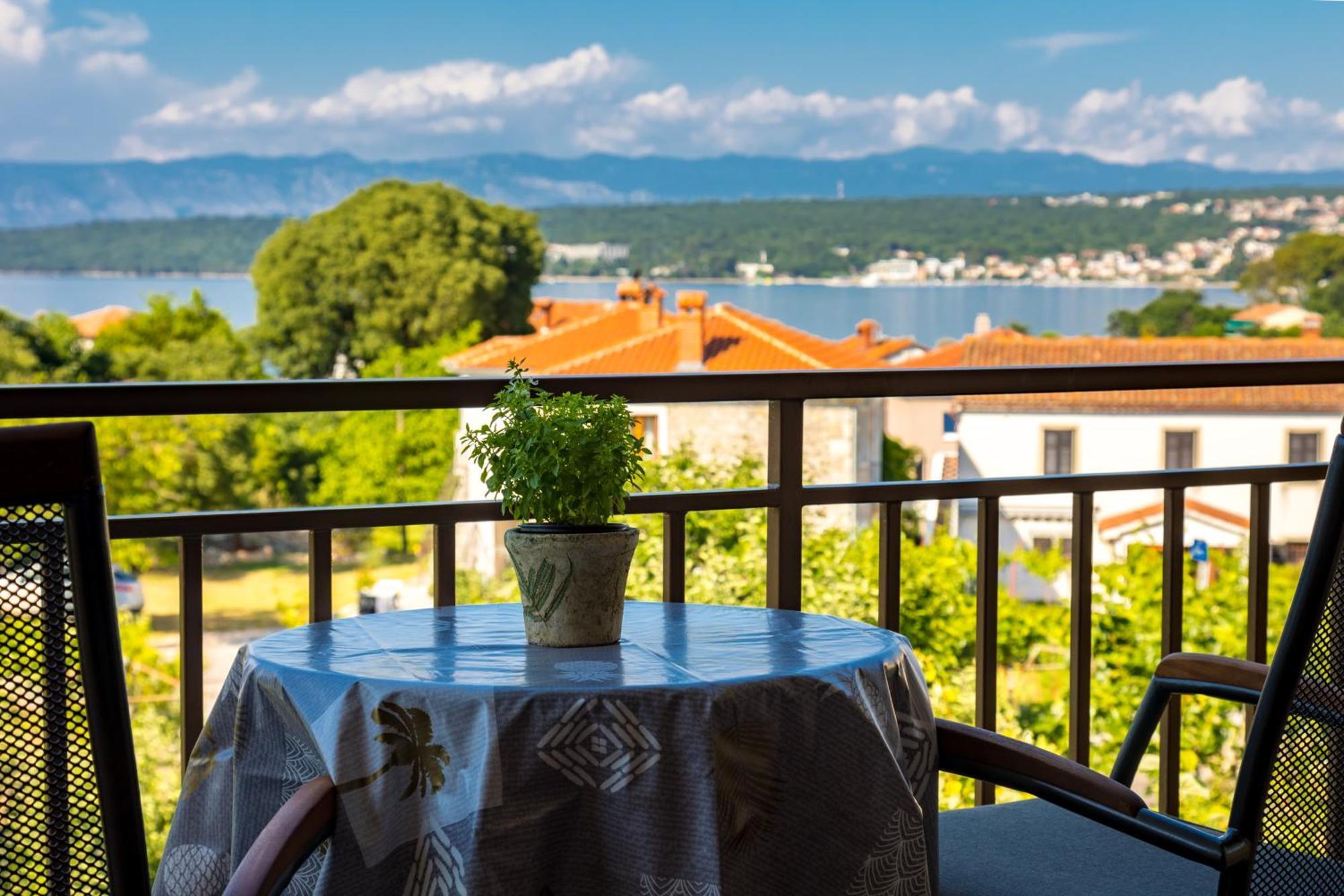 Apartments And Rooms Kod Keti Malinska Εξωτερικό φωτογραφία